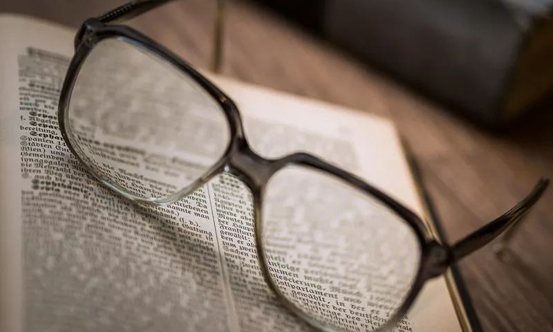 選準(zhǔn)老花鏡品牌，讓老花眼遠(yuǎn)近清晰，少花冤枉錢 