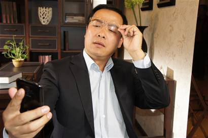 戴傳統(tǒng)老花鏡看遠(yuǎn)一片模糊，老花鏡怎么配？