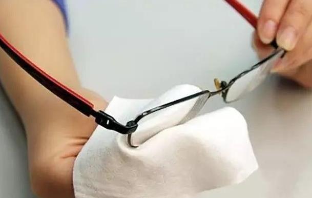 老花鏡防輻射眼鏡的作用、保養(yǎng)，你真的都懂嗎？