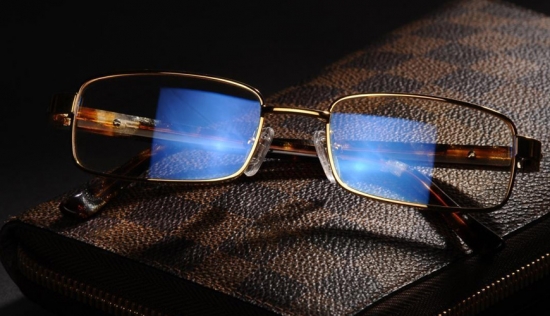 美麗島：一副遠(yuǎn)近清晰的老花鏡，全天配戴都不用摘的漸進(jìn)多焦鏡