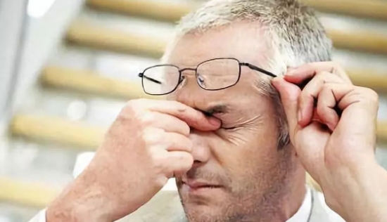 眼睛總是癢到不行，到底是怎么了？